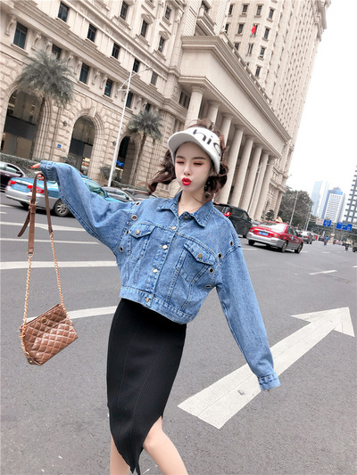 Naiste sügisjope tikandite ja pärlitega