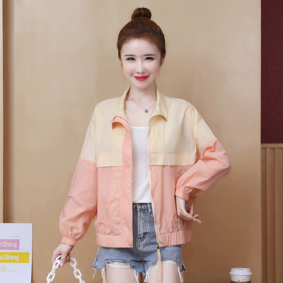 Női napvédő kabát kapucnival és zsebbel