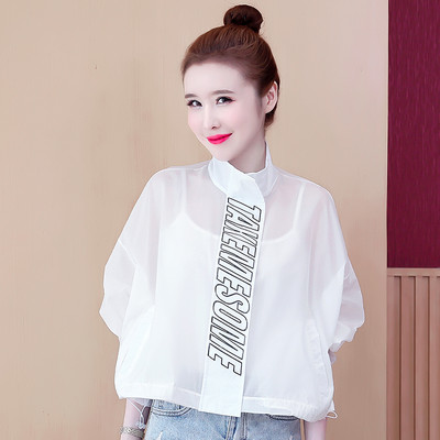 Női napvédő kabát kapucnival és zsebbel