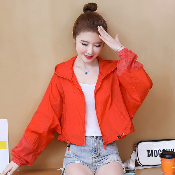 Női napvédő kabát kapucnival és zsebbel