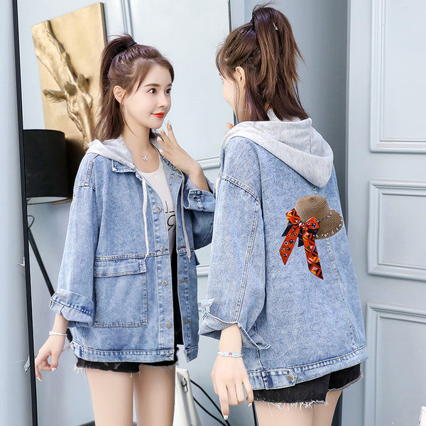 Alkalmi női farmerdzseki kapucnival és cipzárral