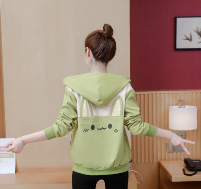 Színes női kabát cipzárral és kapucnival