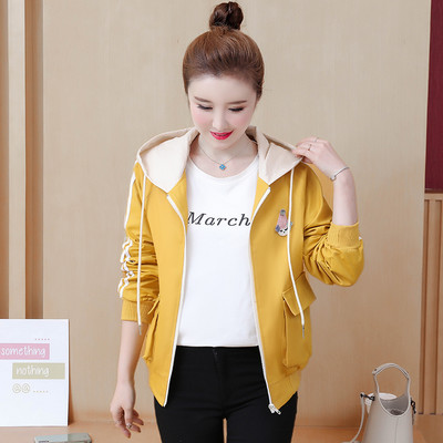 Színes női kabát cipzárral és kapucnival