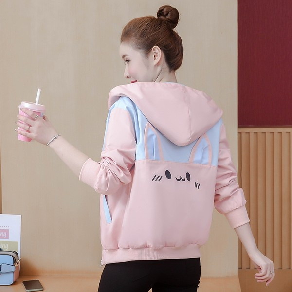 Színes női kabát cipzárral és kapucnival