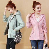 Ležerna ženska jakna s kapuljačom i džepom