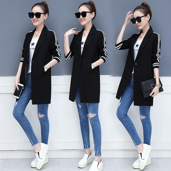 Keskmise pikkusega sügisene naiste jope - puhas mudel