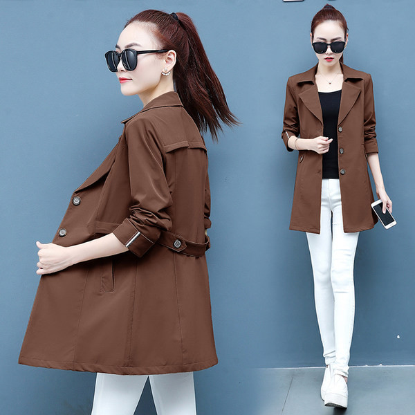 Keskmise pikkusega sügisene naiste jope - puhas mudel