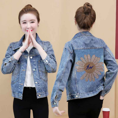 Γυναικείο φθινοπωρινό μπουφάν με απλικέ-κούμπωμα με κουμπιά