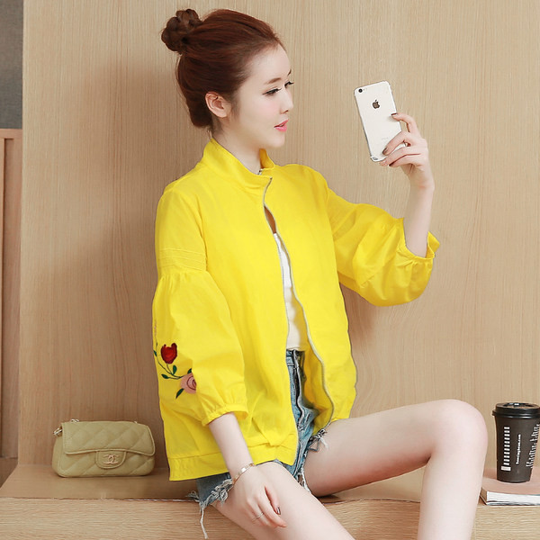 Női napvédő hímzett kabát többféle színben