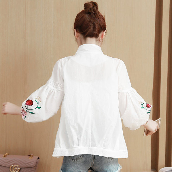 Női napvédő hímzett kabát többféle színben