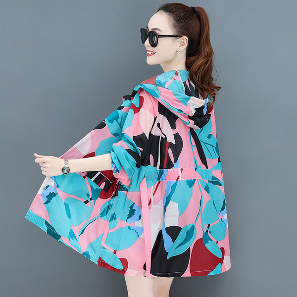 Női napkabát nyakkendővel és zsebbel