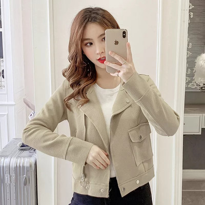 Női kabát gumival és kapucnival