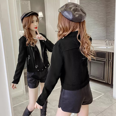 Női kabát gumival és kapucnival