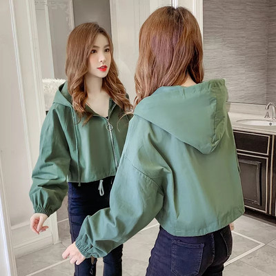 Női kabát gumival és kapucnival