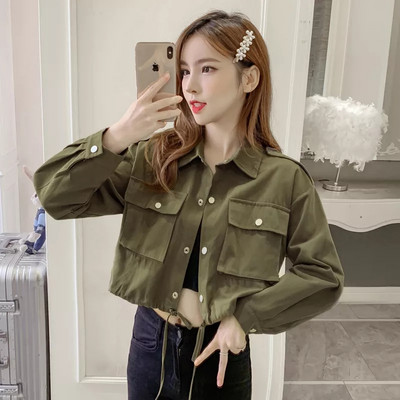 Női kabát gumival és kapucnival