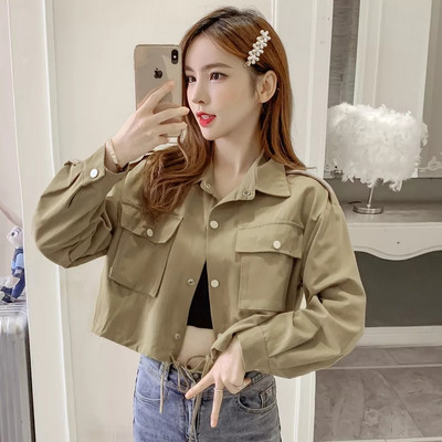 Női kabát gumival és kapucnival