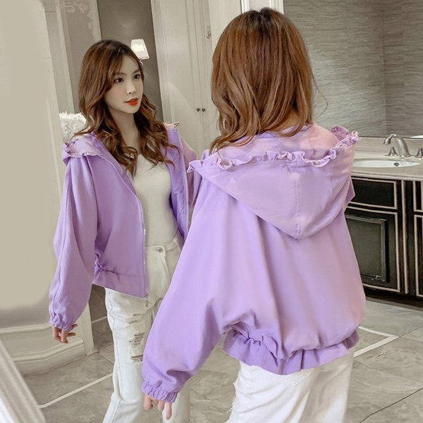 Női kabát gumival és kapucnival