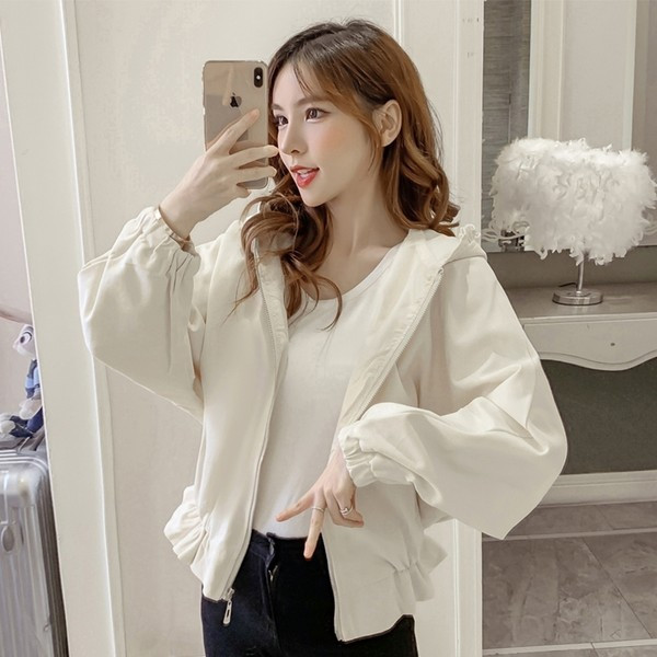 Női kabát gumival és kapucnival