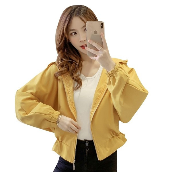 Női kabát gumival és kapucnival