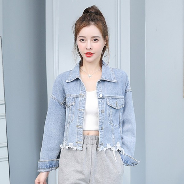 Női farmerdzseki szakadt elemekkel