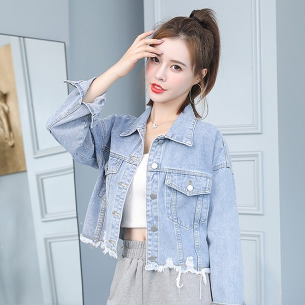 Női farmerdzseki szakadt elemekkel