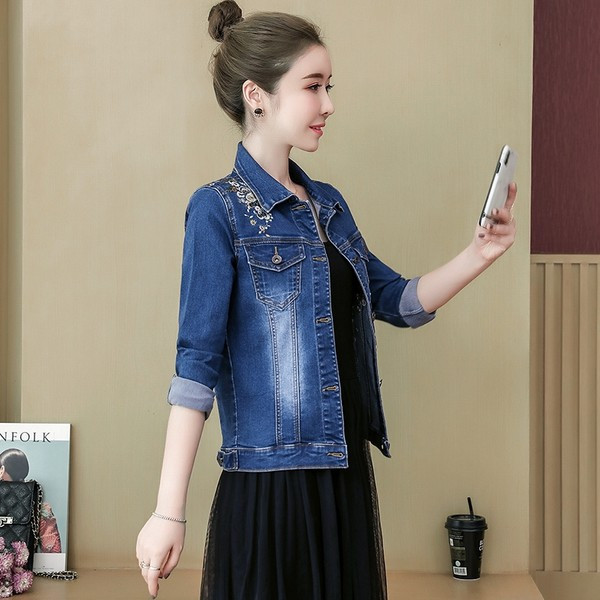 Naiste nööpidega sügisjope - lühike mudel