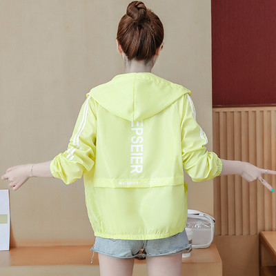 Női őszi kabát kapucnival és UV védelemmel