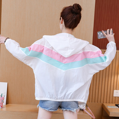 Női őszi kabát kapucnival és UV védelemmel