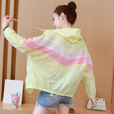 Női őszi kabát kapucnival és UV védelemmel