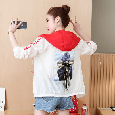 Női őszi kabát kapucnival és UV védelemmel