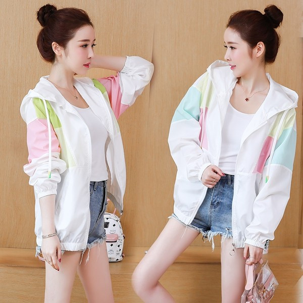 Női őszi kabát kapucnival és UV védelemmel