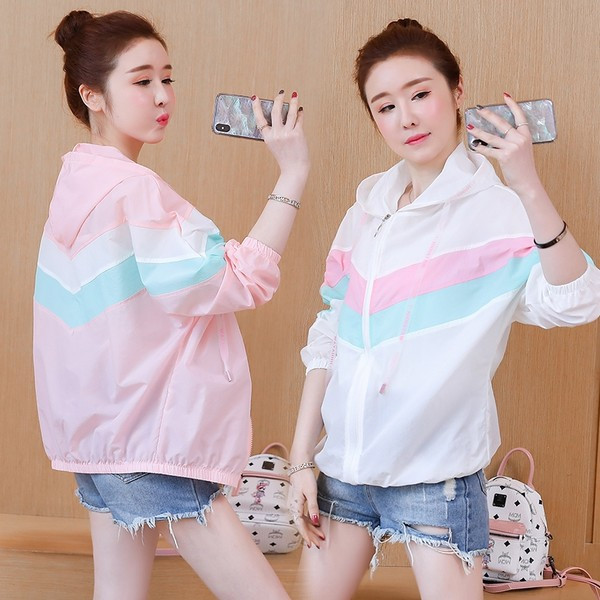 Női őszi kabát kapucnival és UV védelemmel