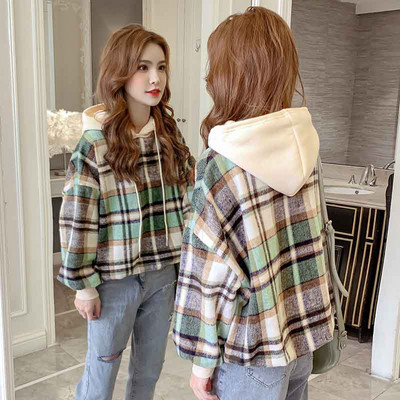 Ženska jesenja jakna s kapuljačom - čisti model