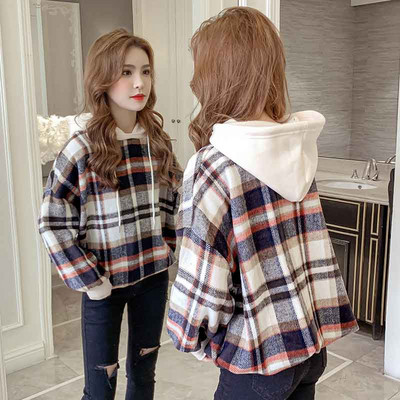 Ženska jesenja jakna s kapuljačom - čisti model