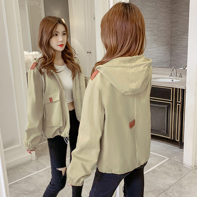 Ženska jesenja jakna s kapuljačom - čisti model