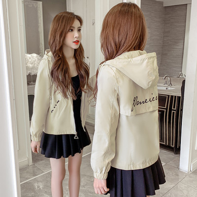 Ženska jesenja jakna s kapuljačom - čisti model