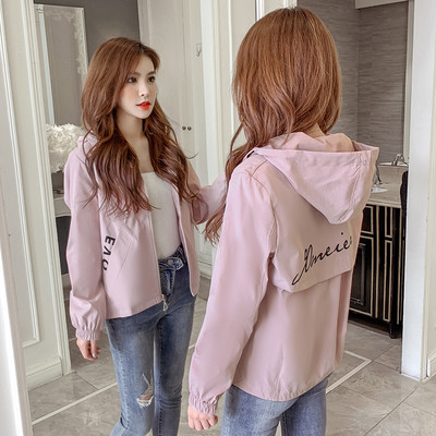 Ženska jesenja jakna s kapuljačom - čisti model