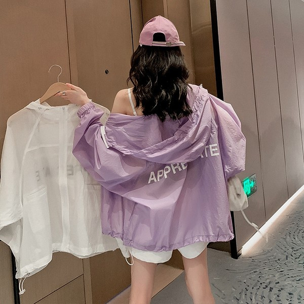 Női napvédő kabát kapucnival, két színben