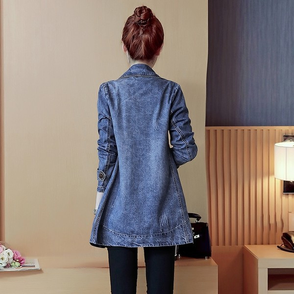 Дамско дънково яке с джоб и копчета