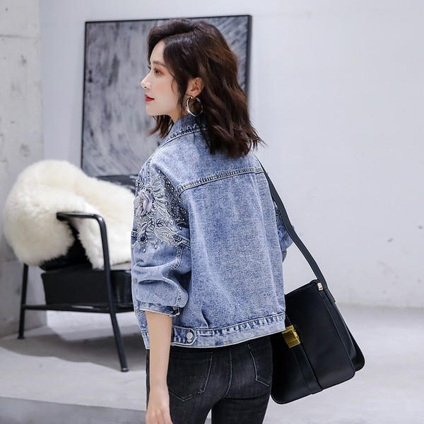 Ženska traper jakna sa kamenčićima i ukrasima