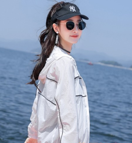 Γυναικείο υπερ-λεπτό αντηλιακό μπουφάν με φερμουάρ με κουκούλα