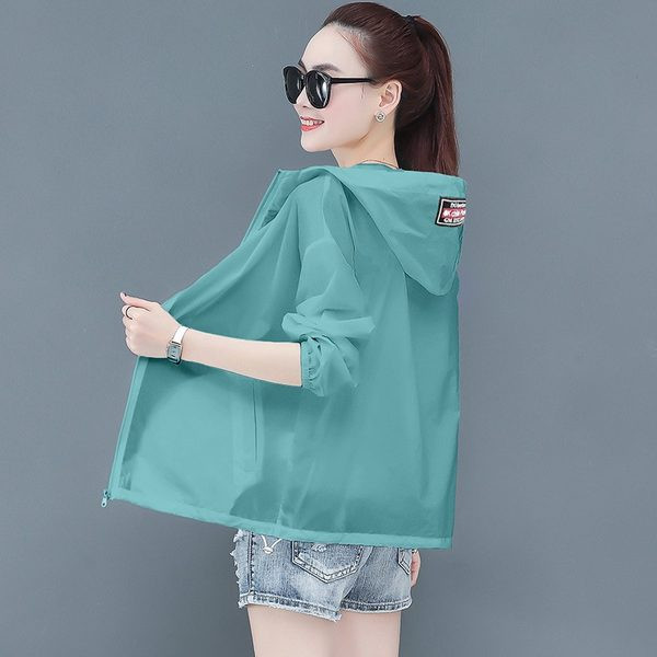 Női napvédő gallér különböző színű kapucnival