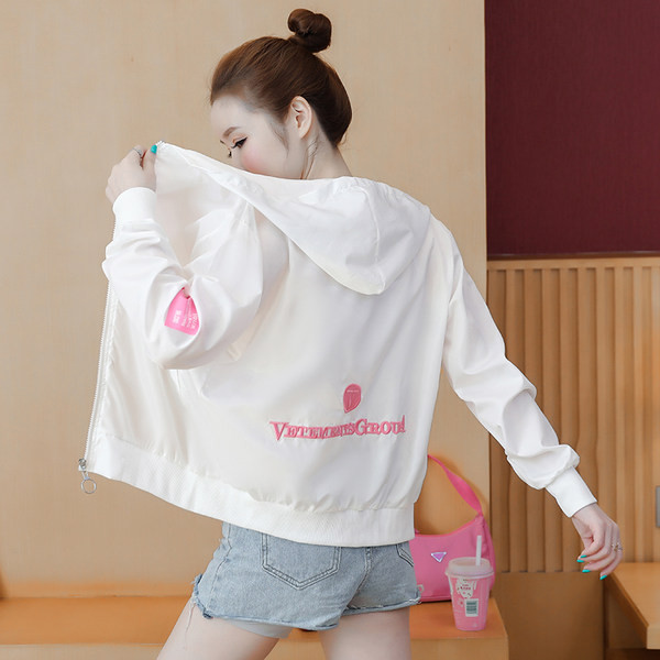 Alkalmi kabát modell díszítéssel