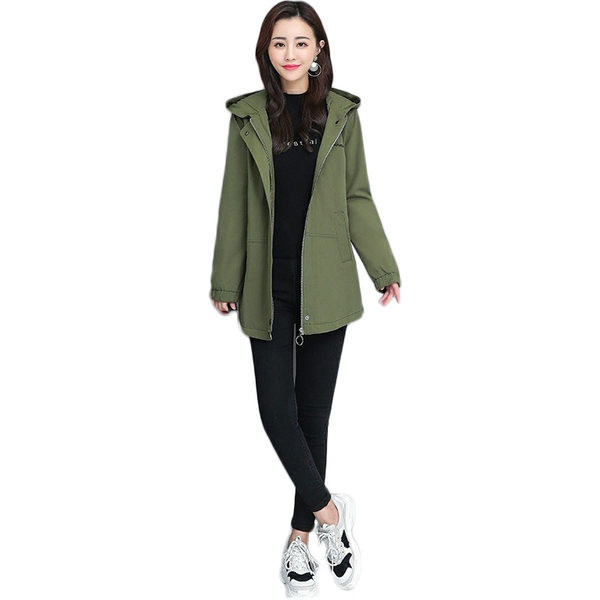 Naiste sügisjope luku ja nööbiga