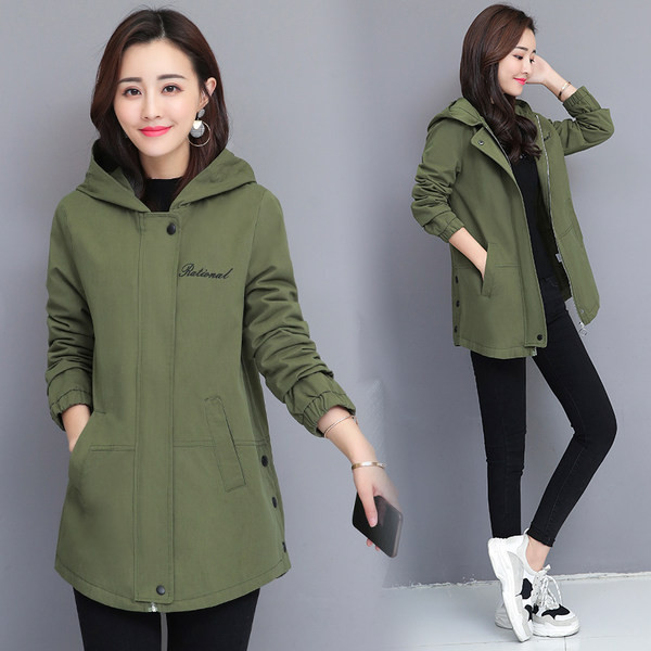 Naiste sügisjope luku ja nööbiga