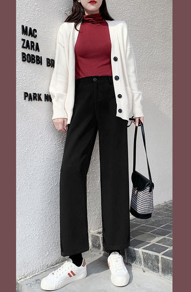 Női nadrág széles szárral, magas derékkal