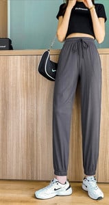 Sportnadrág mindennapi használatra, a szárán gumírozott