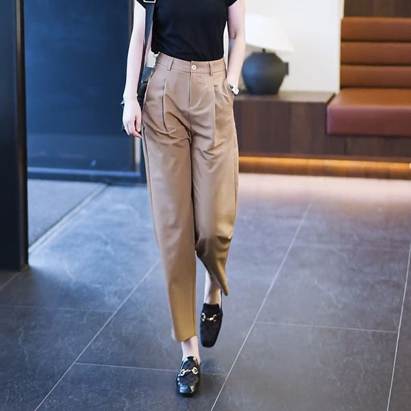 Дамски изчистен панталон с висока талия и джоб