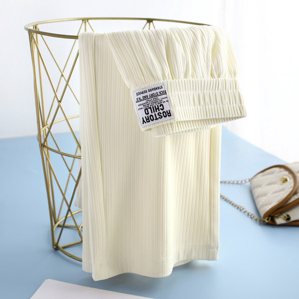 Ženske hlače s džepovima, izrezani model