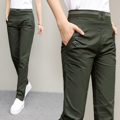 Tiszta, zsebes női nadrág a mindennapokhoz